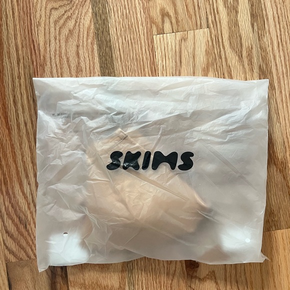 SKIMS Beige Seamless Bra - Picture 2 of 5